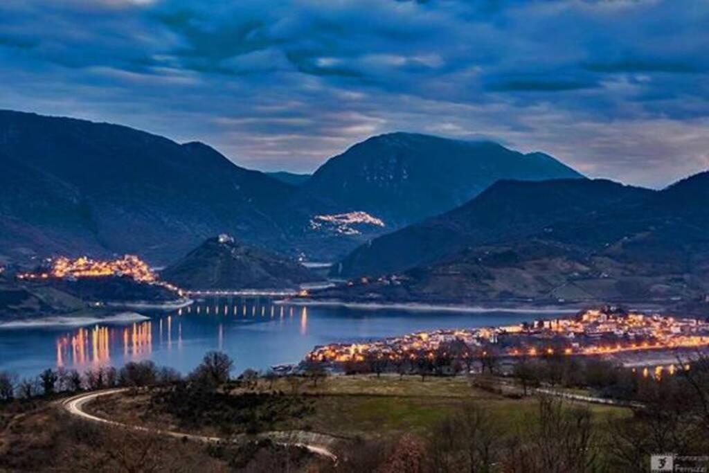 Stanza Con Terrazzo Vista Lago - Lakeholiday Castel di Tora Kültér fotó