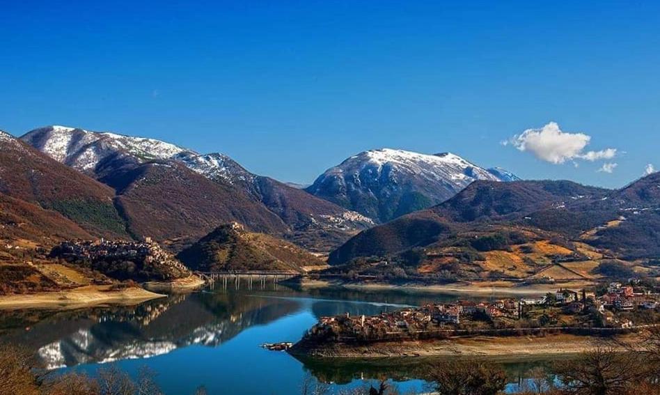 Stanza Con Terrazzo Vista Lago - Lakeholiday Castel di Tora Kültér fotó