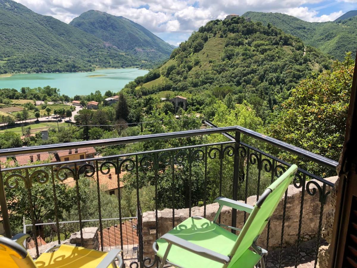 Stanza Con Terrazzo Vista Lago - Lakeholiday Castel di Tora Kültér fotó
