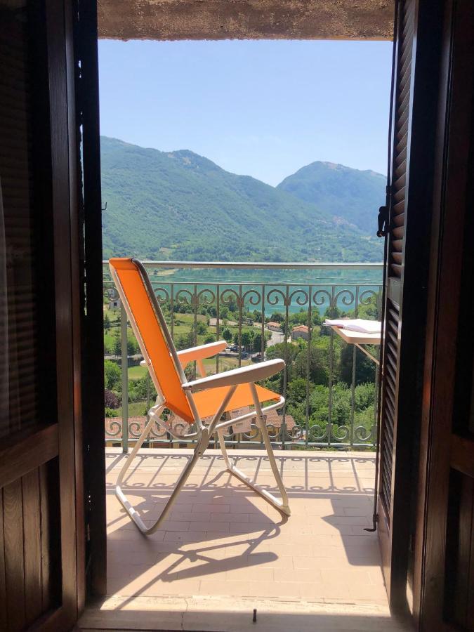 Stanza Con Terrazzo Vista Lago - Lakeholiday Castel di Tora Kültér fotó