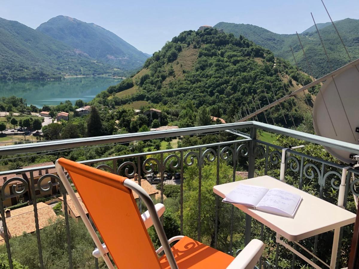Stanza Con Terrazzo Vista Lago - Lakeholiday Castel di Tora Kültér fotó