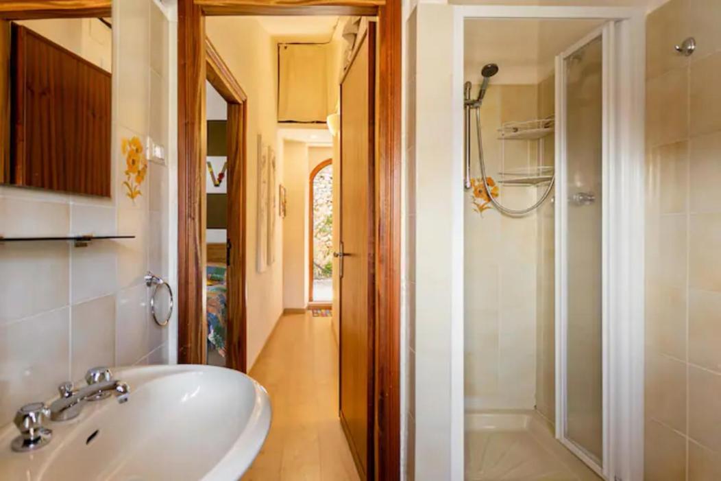 Stanza Con Terrazzo Vista Lago - Lakeholiday Castel di Tora Kültér fotó